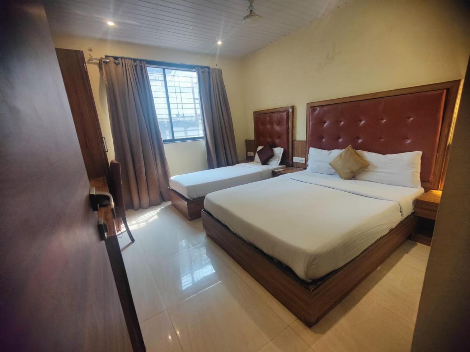 Aster Hotel Mumbai Exterior foto