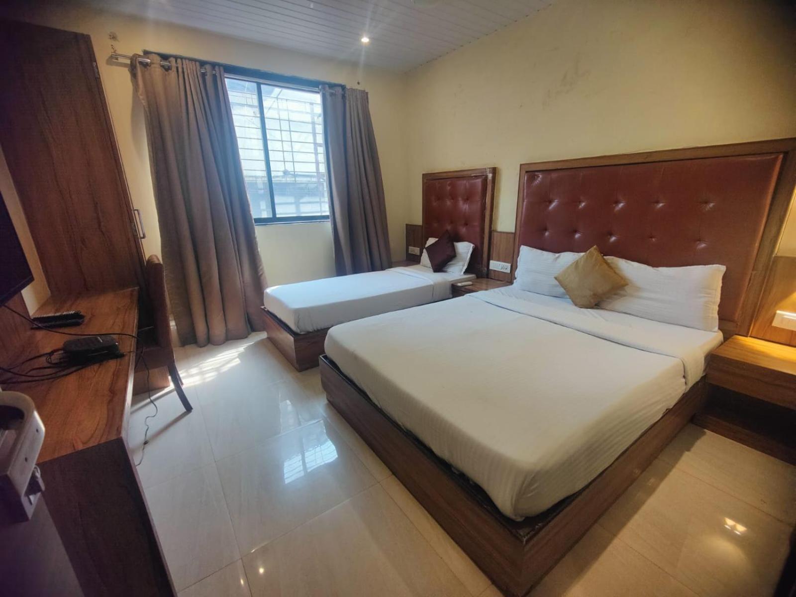 Aster Hotel Mumbai Exterior foto