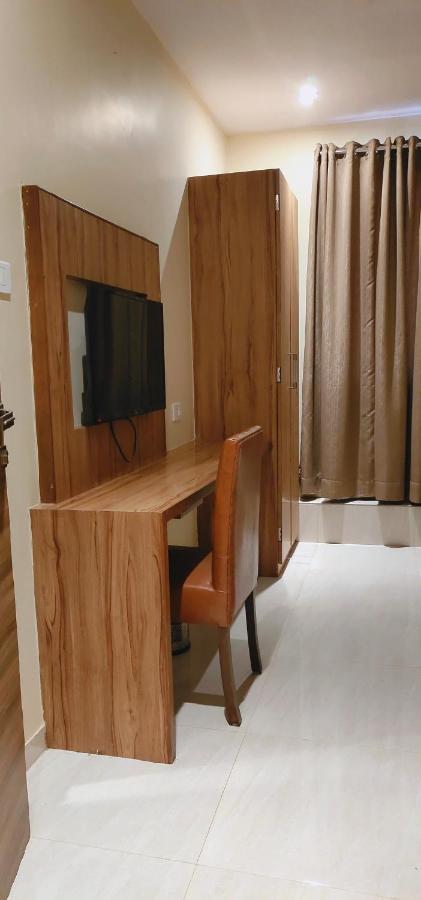 Aster Hotel Mumbai Exterior foto