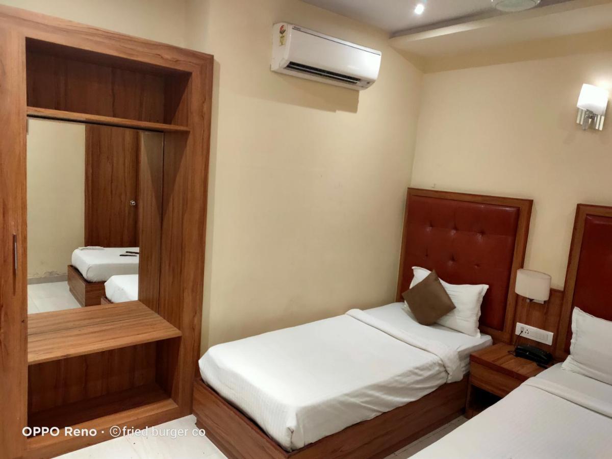 Aster Hotel Mumbai Exterior foto